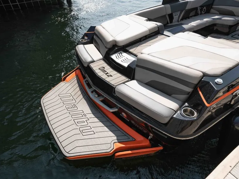 Slide: The Image of Malibu Wakesetter 24 MXZ 2017 - 7