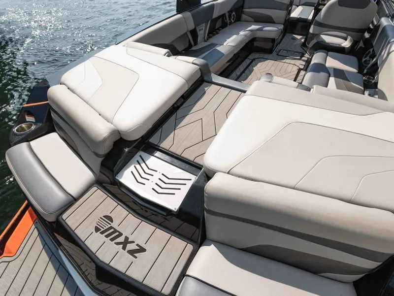 Slide: The Image of Malibu Wakesetter 24 MXZ 2017 - 8