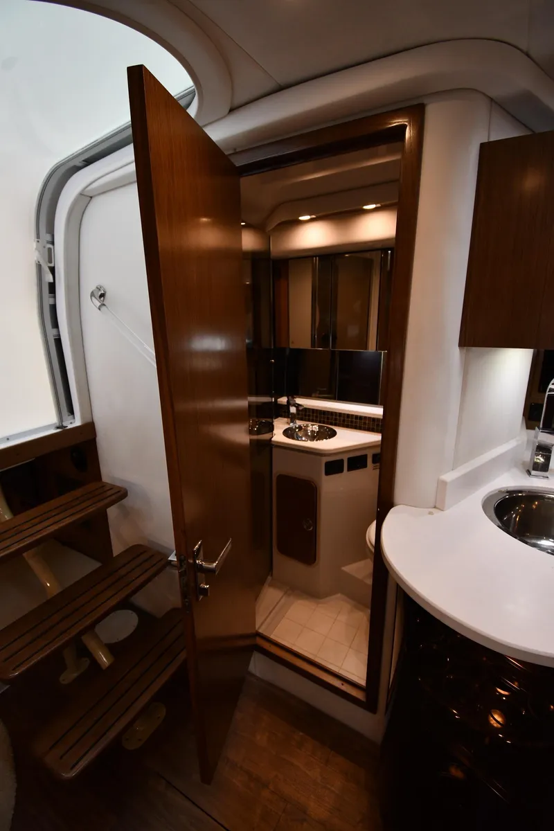 Slide: The Image of Cruisers Yachts 380 Express 2019 - 58