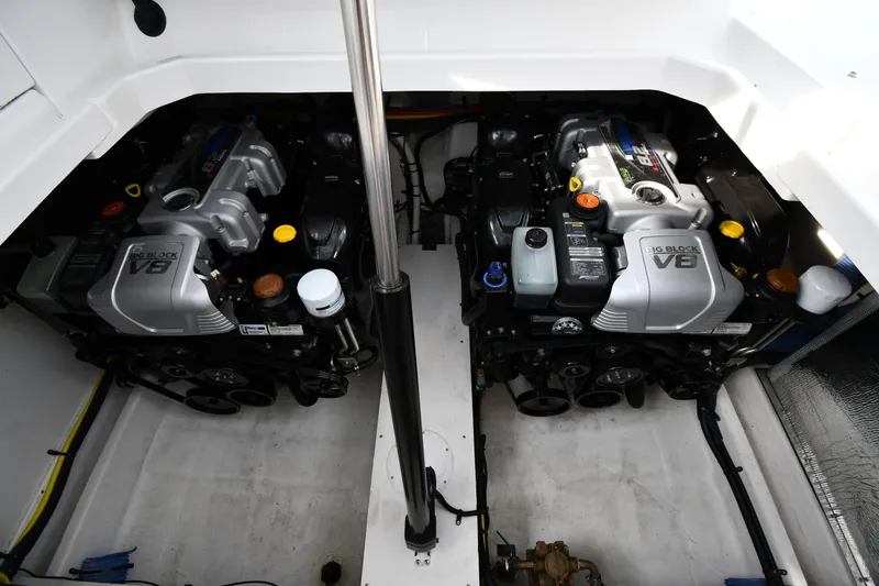 Slide: The Image of Cruisers Yachts 380 Express 2019 - 62