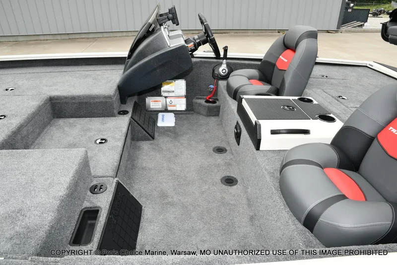 Slide: The Image of Tracker Savage 215 w/250HP Mercury Pro-XS 2026 - 12