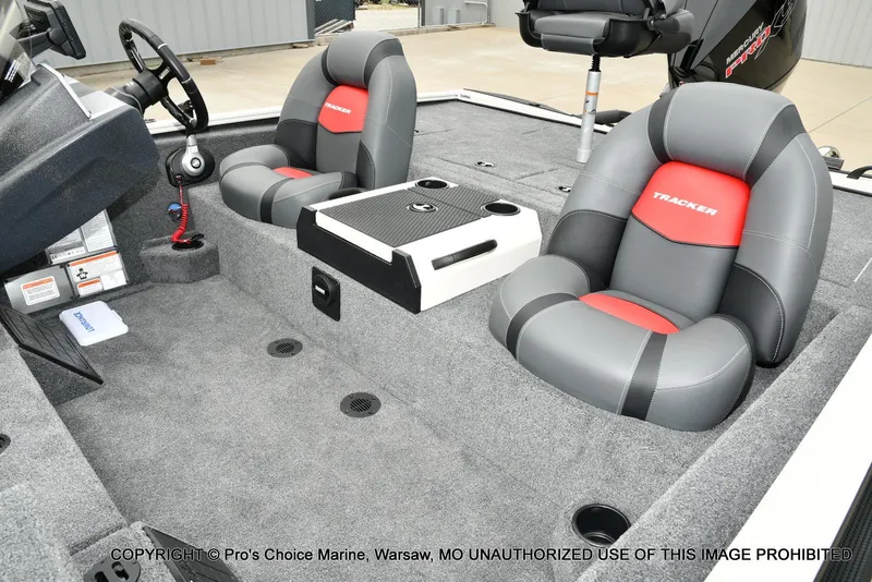 Slide: The Image of Tracker Savage 215 w/250HP Mercury Pro-XS 2026 - 13