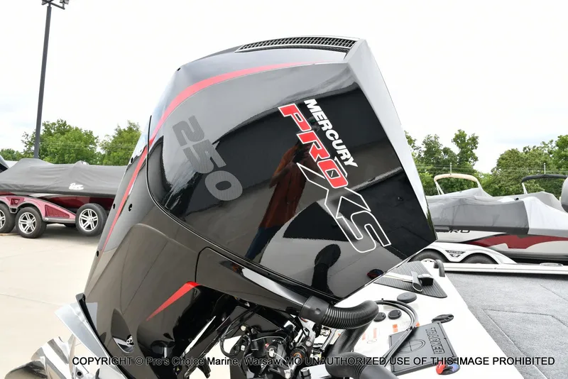 Slide: The Image of Tracker Savage 215 w/250HP Mercury Pro-XS 2026 - 19
