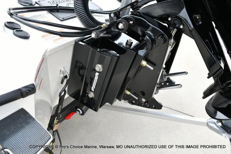 Slide: The Image of Tracker Savage 215 w/250HP Mercury Pro-XS 2026 - 20