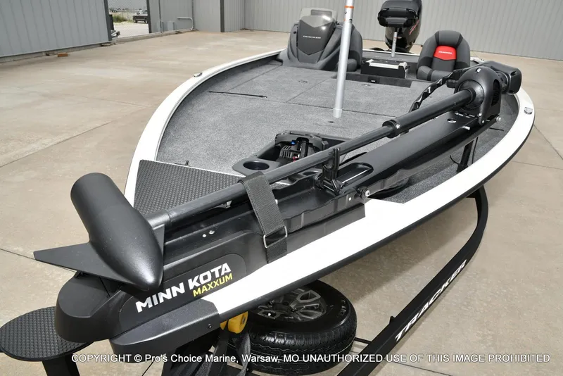 Slide: The Image of Tracker Savage 215 w/250HP Mercury Pro-XS 2026 - 28
