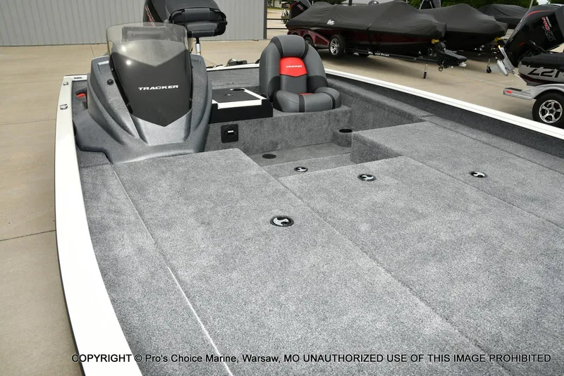 Slide: The Image of Tracker Savage 215 w/250HP Mercury Pro-XS 2026 - 33