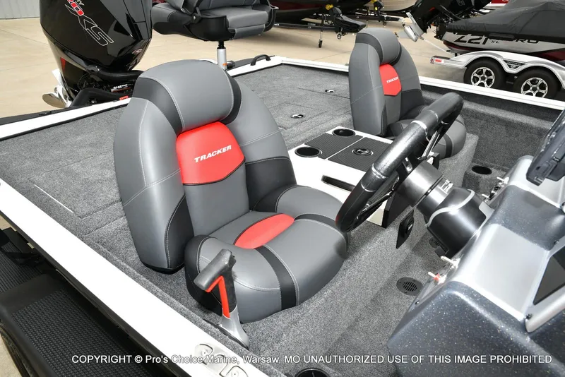 Slide: The Image of Tracker Savage 215 w/250HP Mercury Pro-XS 2026 - 34