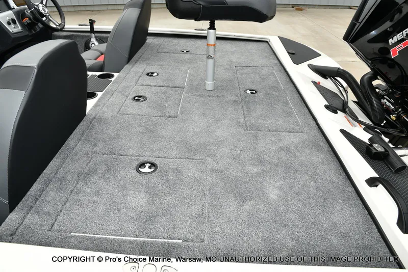 Slide: The Image of Tracker Savage 215 w/250HP Mercury Pro-XS 2026 - 37