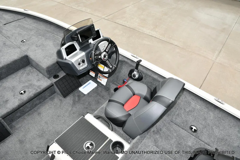 Slide: The Image of Tracker Savage 215 w/250HP Mercury Pro-XS 2026 - 39