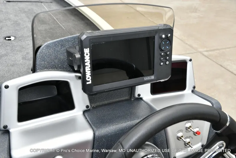 Slide: The Image of Tracker Savage 215 w/250HP Mercury Pro-XS 2026 - 41