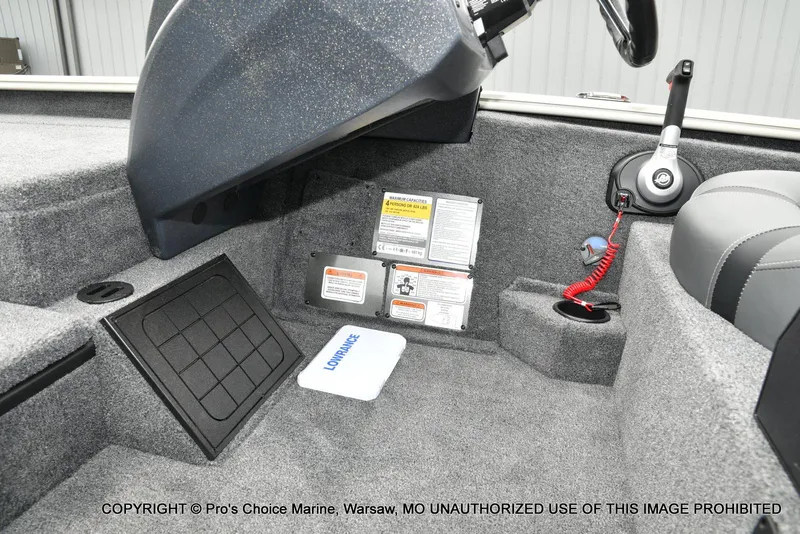 Slide: The Image of Tracker Savage 215 w/250HP Mercury Pro-XS 2026 - 43