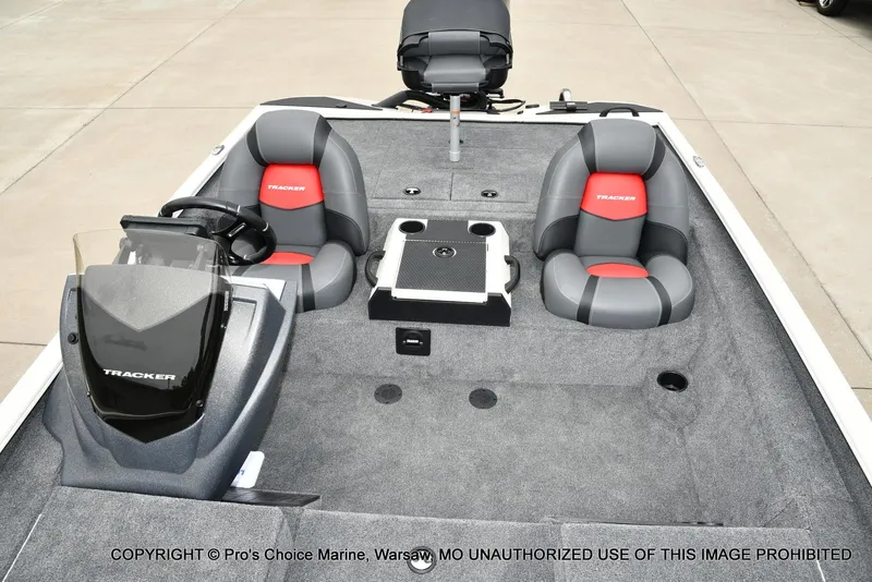 Slide: The Image of Tracker Savage 215 w/250HP Mercury Pro-XS 2026 - 49