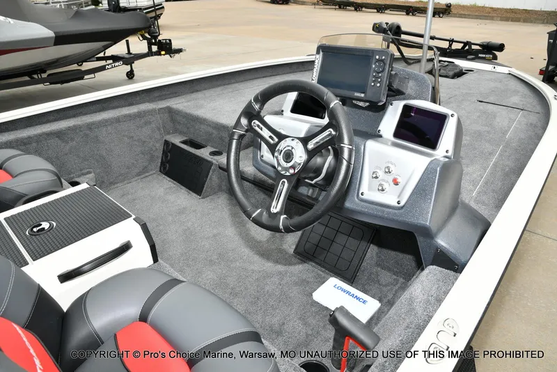 Slide: The Image of Tracker Savage 215 w/250HP Mercury Pro-XS 2026 - 5