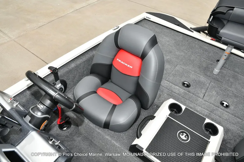 Slide: The Image of Tracker Savage 215 w/250HP Mercury Pro-XS 2026 - 51