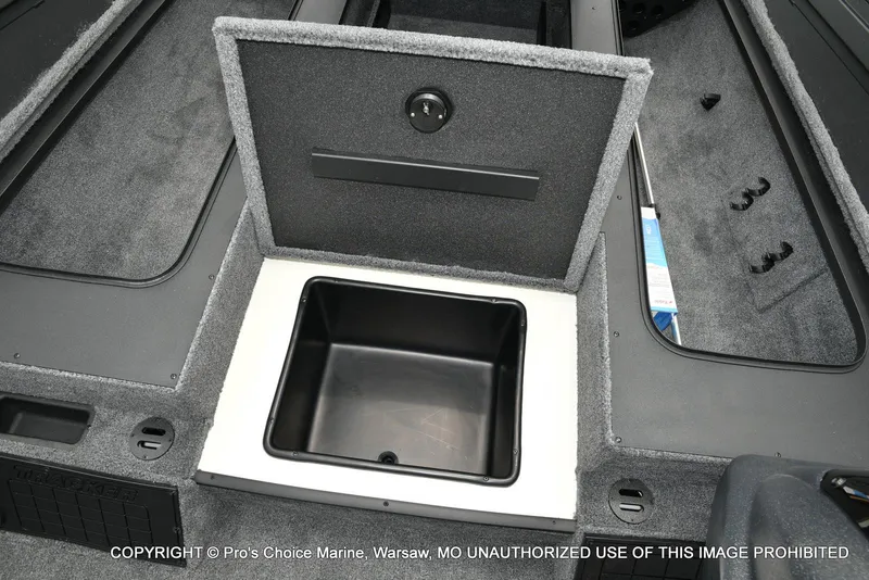 Slide: The Image of Tracker Savage 215 w/250HP Mercury Pro-XS 2026 - 55