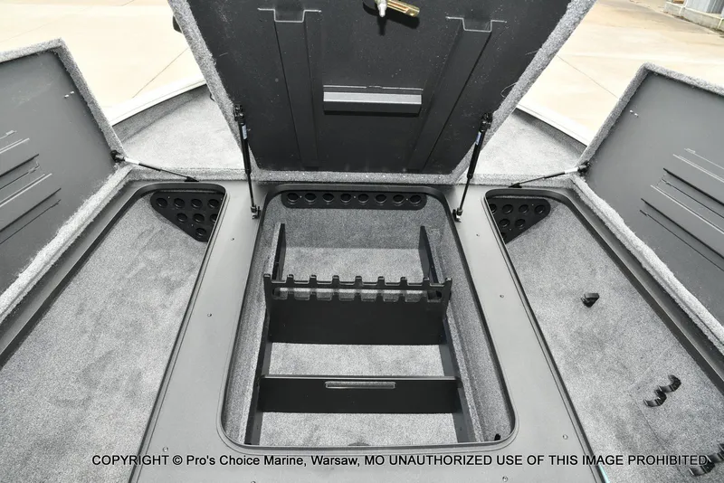 Slide: The Image of Tracker Savage 215 w/250HP Mercury Pro-XS 2026 - 57