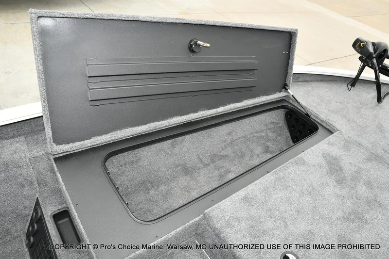 Slide: The Image of Tracker Savage 215 w/250HP Mercury Pro-XS 2026 - 59