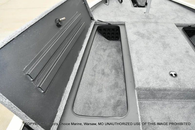 Slide: The Image of Tracker Savage 215 w/250HP Mercury Pro-XS 2026 - 60