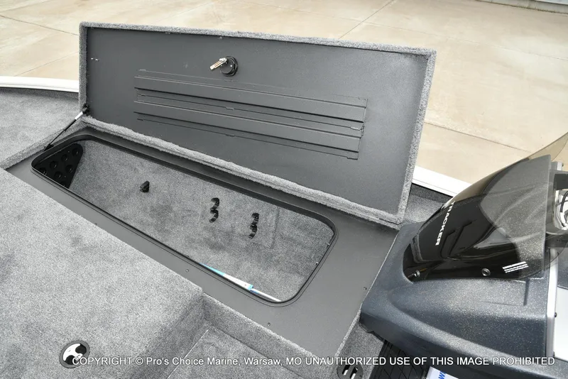 Slide: The Image of Tracker Savage 215 w/250HP Mercury Pro-XS 2026 - 62