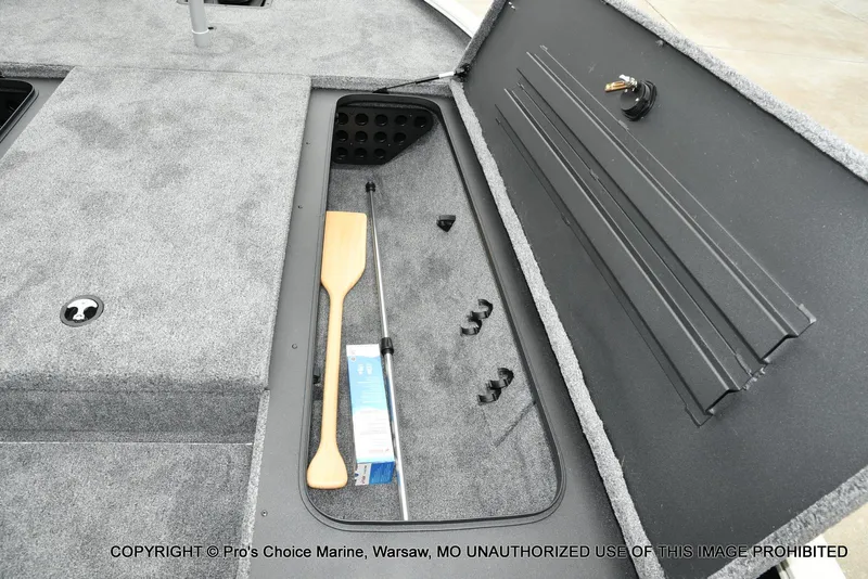 Slide: The Image of Tracker Savage 215 w/250HP Mercury Pro-XS 2026 - 63