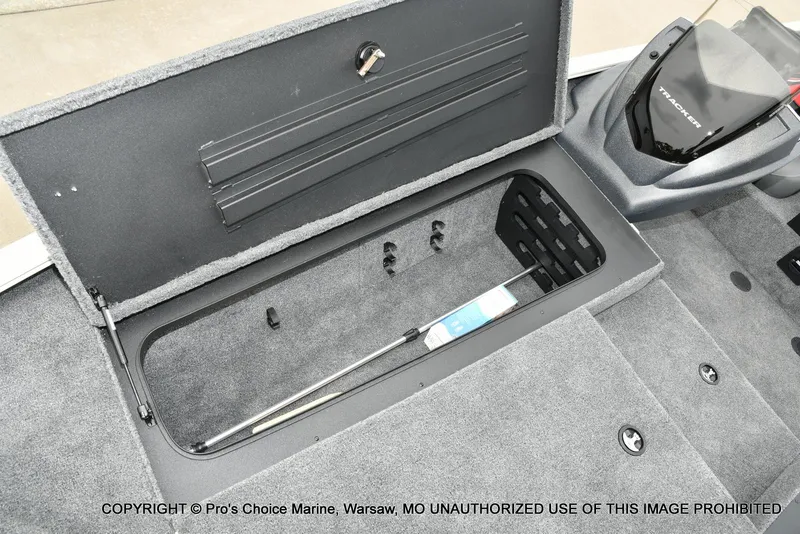 Slide: The Image of Tracker Savage 215 w/250HP Mercury Pro-XS 2026 - 64