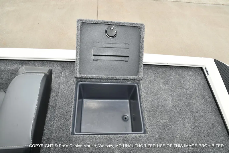 Slide: The Image of Tracker Savage 215 w/250HP Mercury Pro-XS 2026 - 68