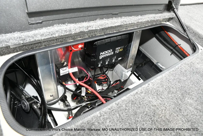 Slide: The Image of Tracker Savage 215 w/250HP Mercury Pro-XS 2026 - 71