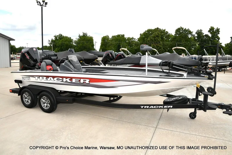 Slide: The Image of Tracker Savage 215 w/250HP Mercury Pro-XS 2026 - 79