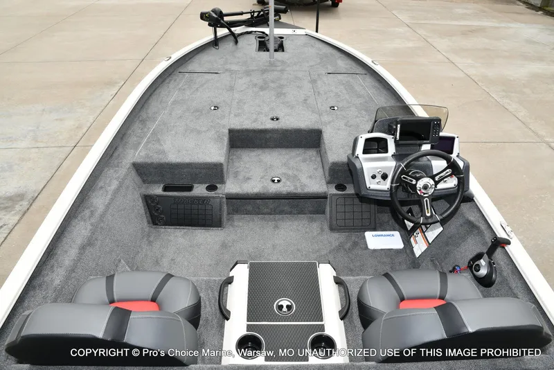 Slide: The Image of Tracker Savage 215 w/250HP Mercury Pro-XS 2026 - 8