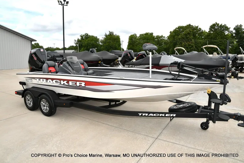 Slide: The Image of Tracker Savage 215 w/250HP Mercury Pro-XS 2026 - 80
