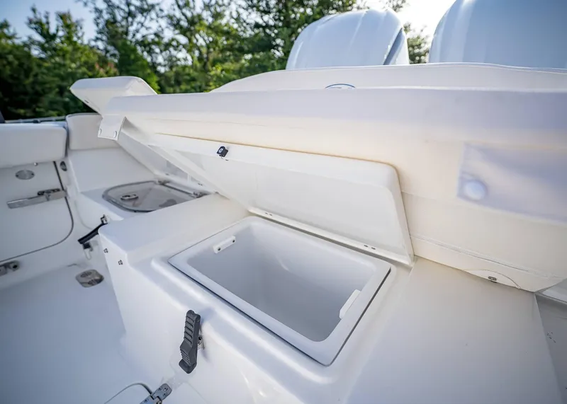 Slide: The Image of Sea Hunt Ultra 275 SE 2026 - 11