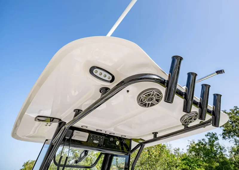 Slide: The Image of Sea Hunt Ultra 275 SE 2026 - 17