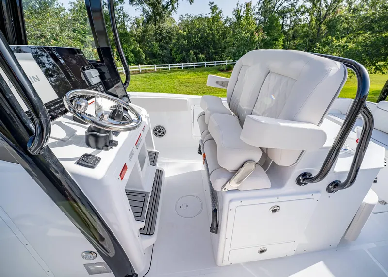 Slide: The Image of Sea Hunt Ultra 275 SE 2026 - 24