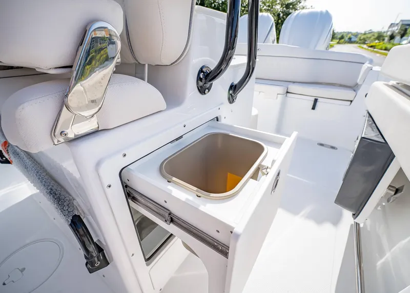 Slide: The Image of Sea Hunt Ultra 275 SE 2026 - 25