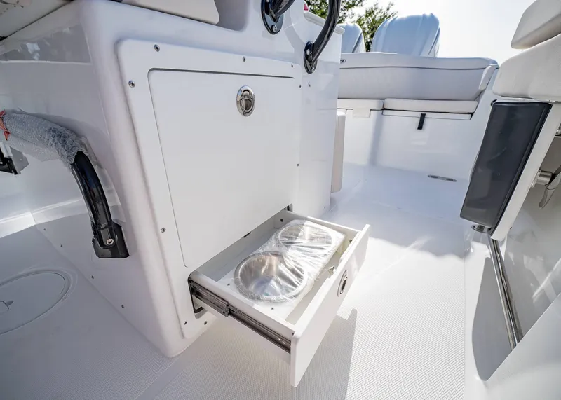 Slide: The Image of Sea Hunt Ultra 275 SE 2026 - 26