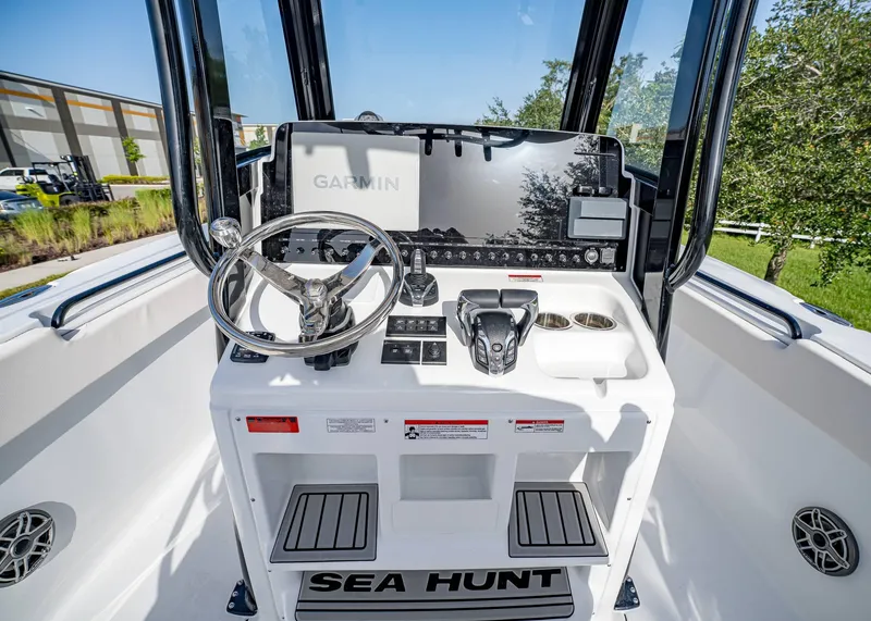 Slide: The Image of Sea Hunt Ultra 275 SE 2026 - 27