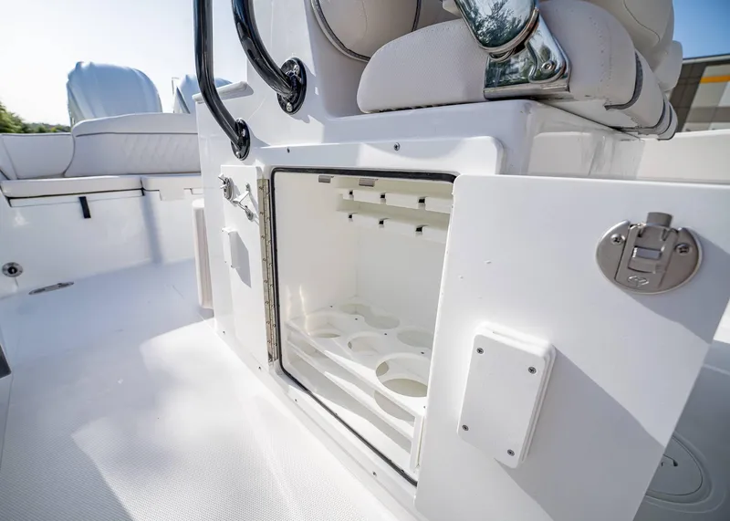 Slide: The Image of Sea Hunt Ultra 275 SE 2026 - 29