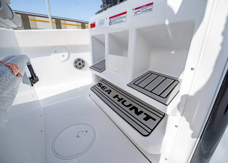 Slide: The Image of Sea Hunt Ultra 275 SE 2026 - 31