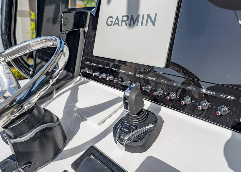 Slide: The Image of Sea Hunt Ultra 275 SE 2026 - 35