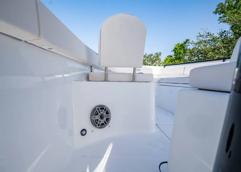 Slide: The Image of Sea Hunt Ultra 275 SE 2026 - 39