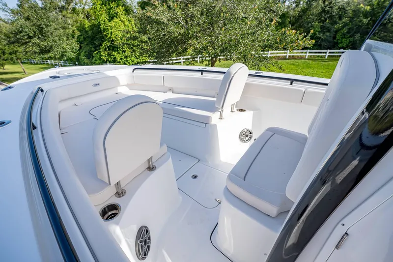 Slide: The Image of Sea Hunt Ultra 275 SE 2026 - 40