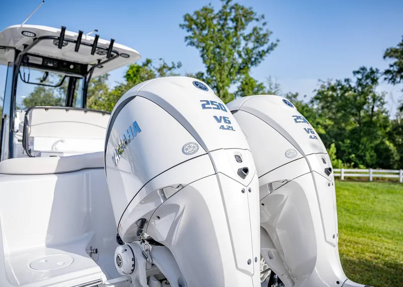 Slide: The Image of Sea Hunt Ultra 275 SE 2026 - 6