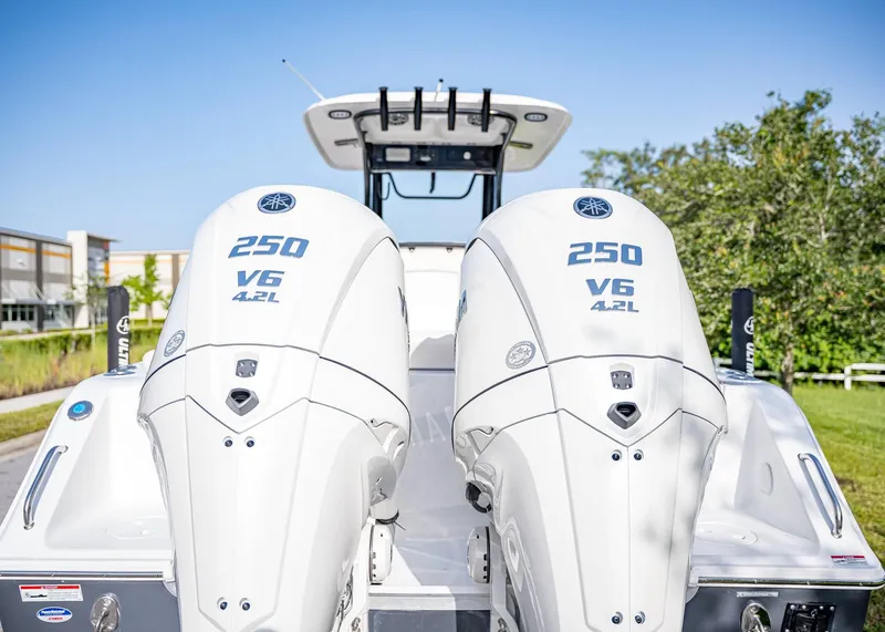 Slide: The Image of Sea Hunt Ultra 275 SE 2026 - 7