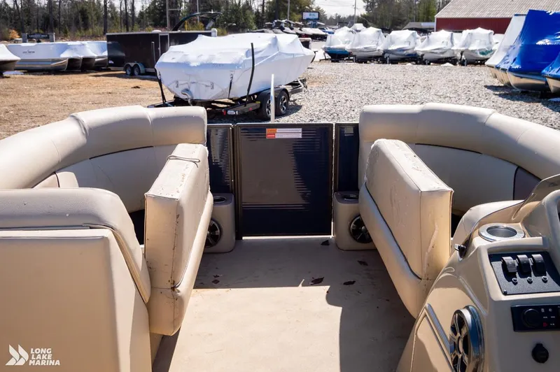Slide: The Image of Interior of a 2019 Crest CREST I 220 L pontoon boat at Long Lake Marina. - 11