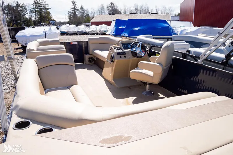 Slide: The Image of 2019 Crest CREST I 220 L pontoon boat with beige seating and steering console. - 4