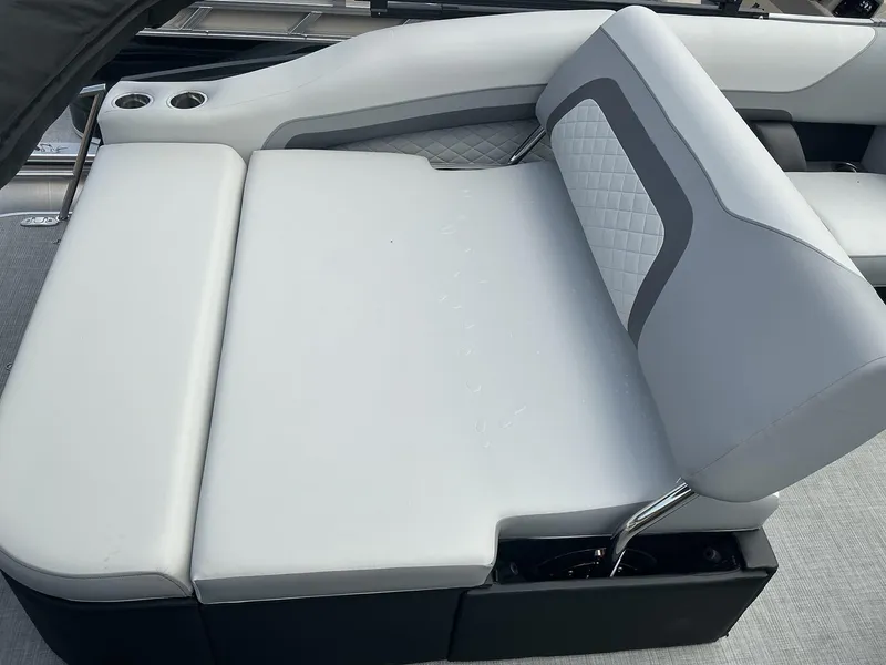 Slide: The Image of Lowe SS210 2025 - 9