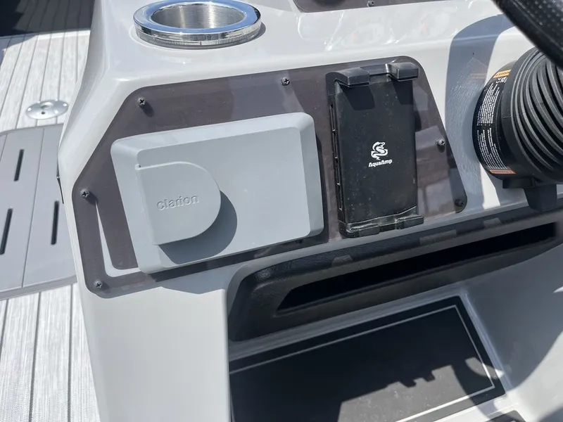 Slide: The Image of SunCatcher Fusion 324SS 2025 - 33