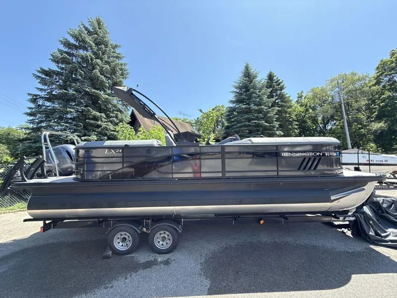 The Image of Bennington 24LXSRC SPS TRI 2022 - 1