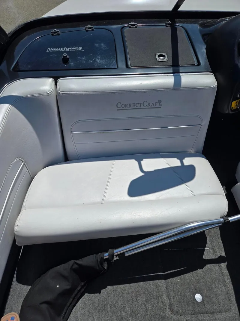 Slide: The Image of Nautique Ski 1995 - 10