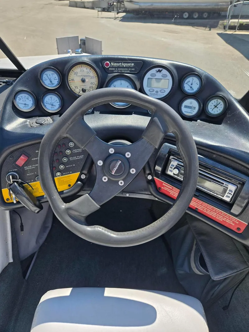 Slide: The Image of Nautique Ski 1995 - 6